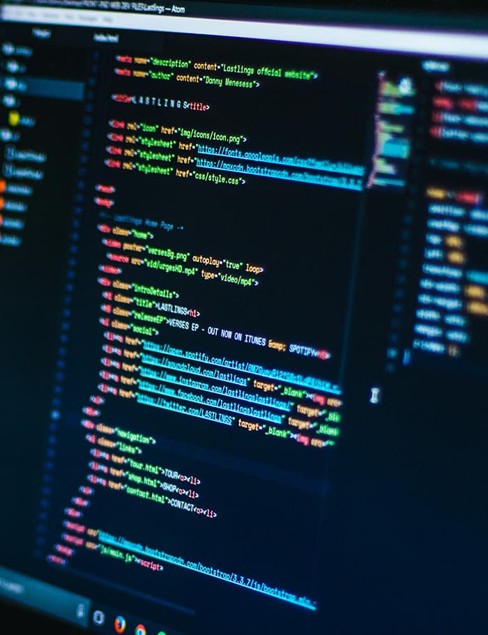 Mockup de producto de Lenga Tech en laptop